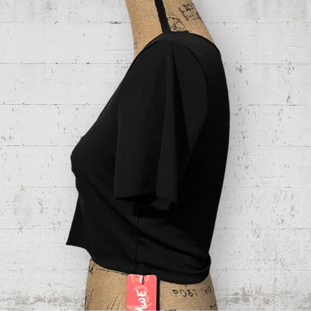ROMWE Black Contrast Lace Ruched Ribbed Crop Tee - Picture 4 of 7